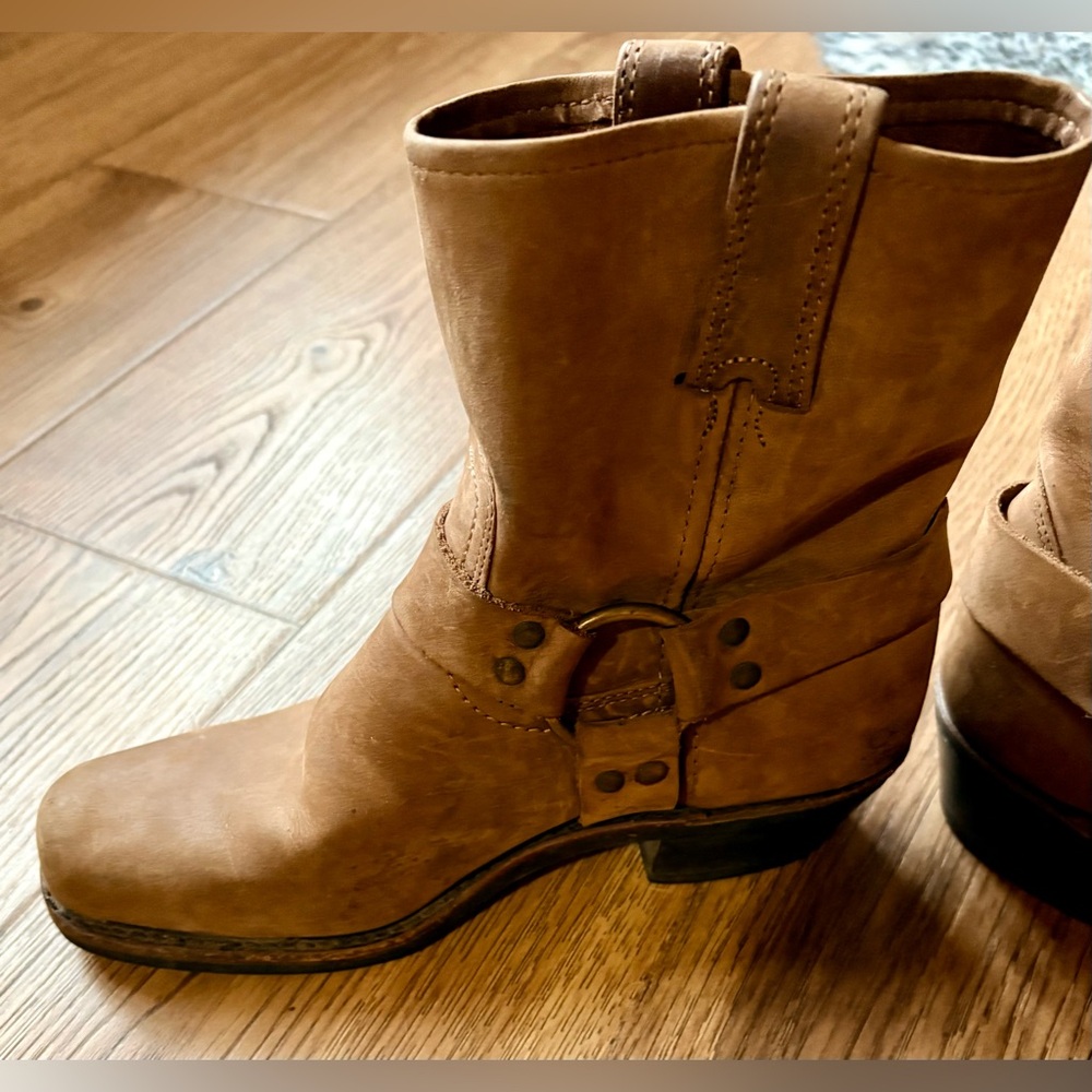 Frye Women’s Harness 8R Suede Leather Boots size 9